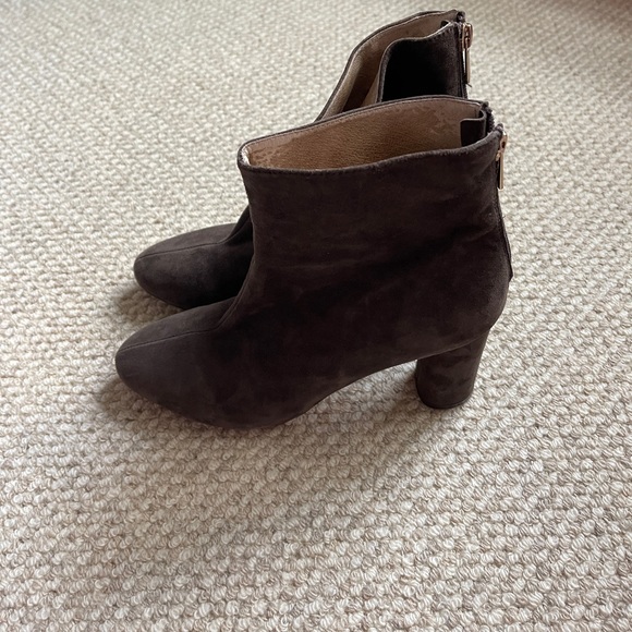 Rate Chocolate Brown Suede Heeled Boots in Size 9 - Picture 3 of 5